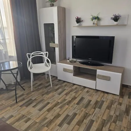 La 1 Minut De Mers Pa Jos Pana La Cluburii Daire