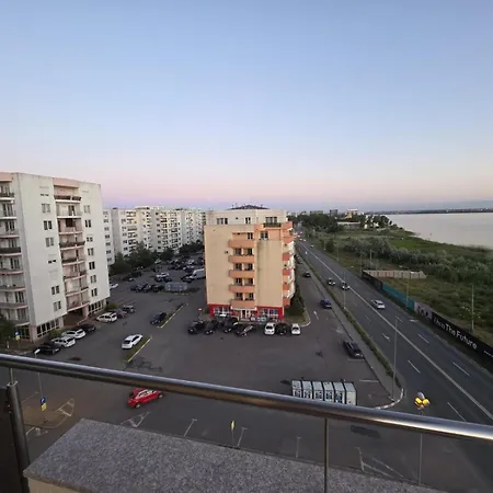 La 1 Minut De Mers Pa Jos Pana La Cluburii * Mamaia