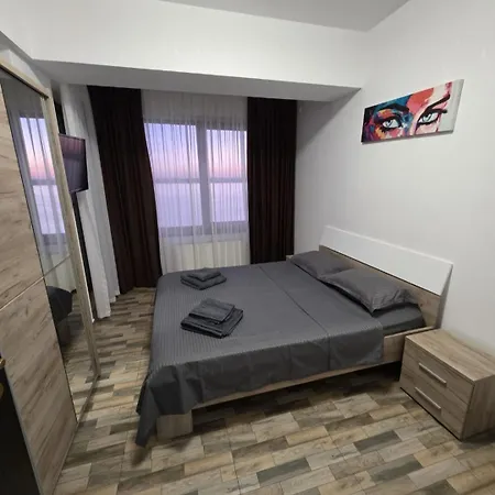 La 1 Minut De Mers Pa Jos Pana La Cluburii * Mamaia